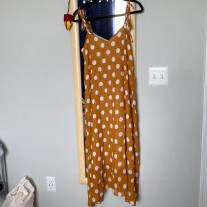 Flowy polka dot maxi dress